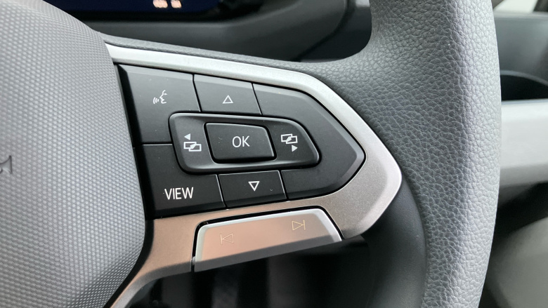 Volkswagen Crafter Cr35 Mwb Diesel Fwd 2.0 TDI 140PS Commerce Plus Low Roof Van